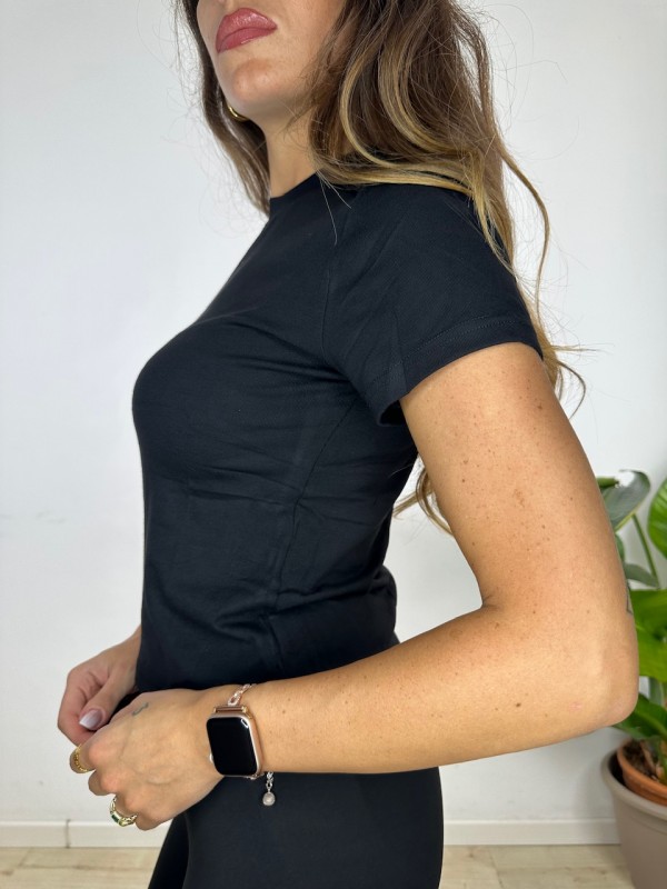 T-SHIRT CROP KRIM NERA