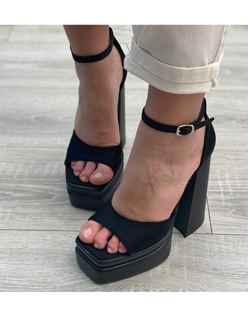 SANDALO CON PLATEAU OSLO NERO