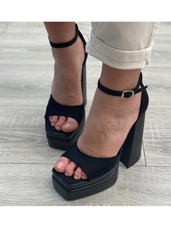 SANDALO CON PLATEAU OSLO NERO